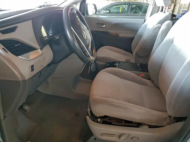 2015 TOYOTA SIENNA LE 8-PASSENGER  