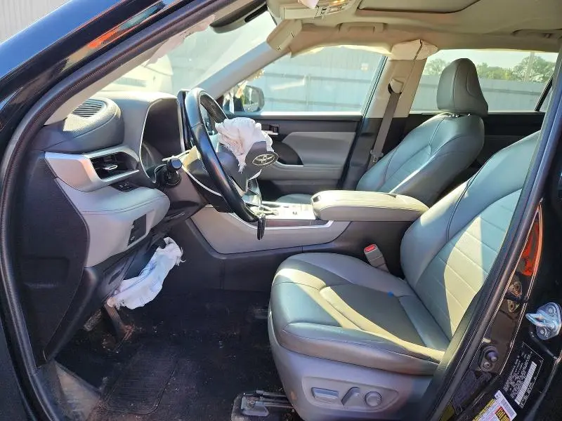 2022 TOYOTA HIGHLANDER XLE  