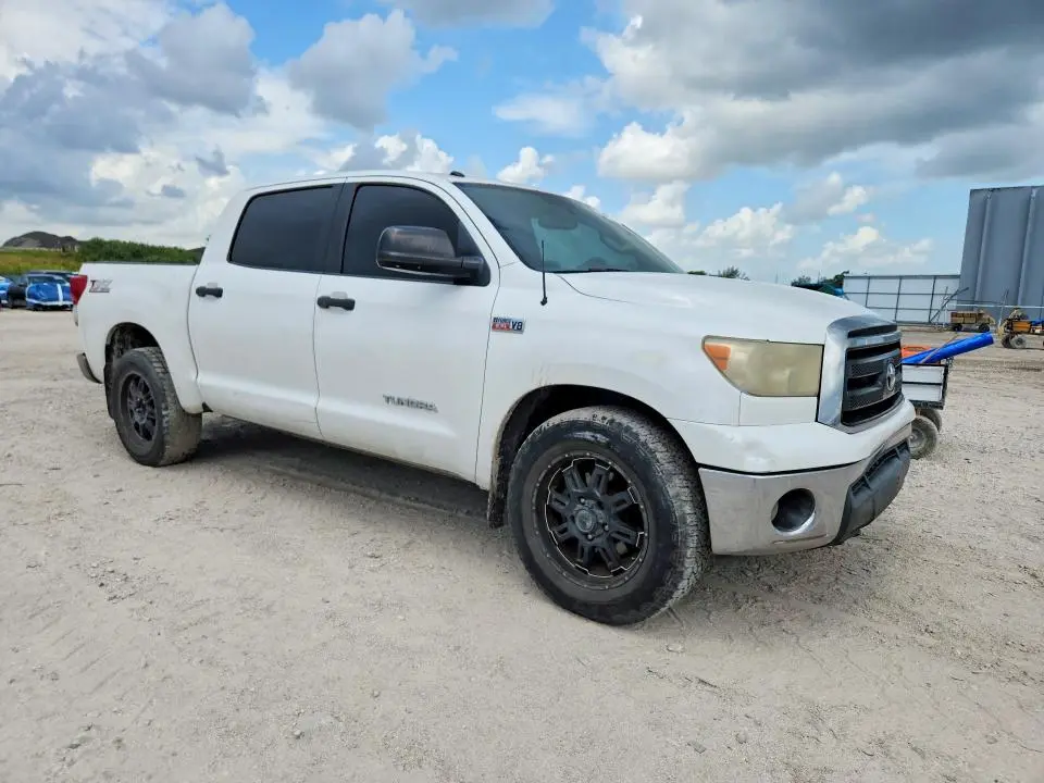 2011 TOYOTA TUNDRA CREWMAX SR5  
