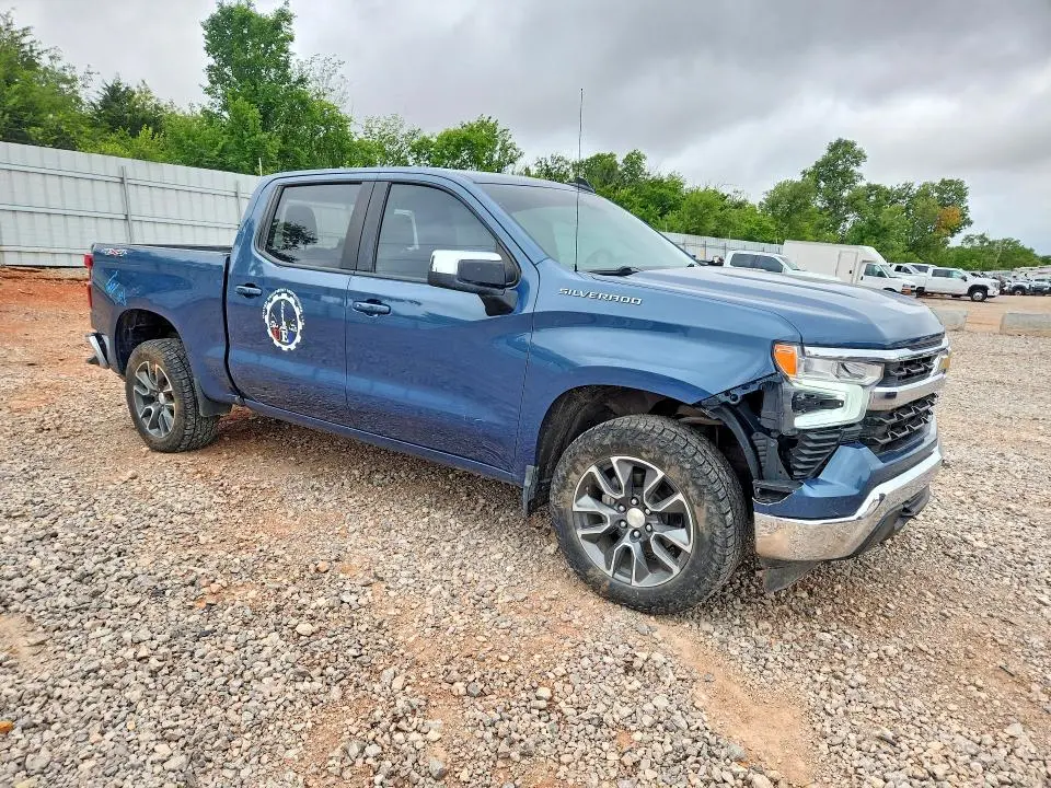 2024 CHEVROLET SILVERADO K1500 LT  