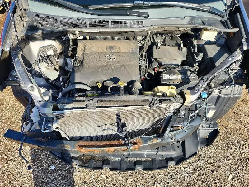 2014 TOYOTA SIENNA XLE 8-PASSENGER  