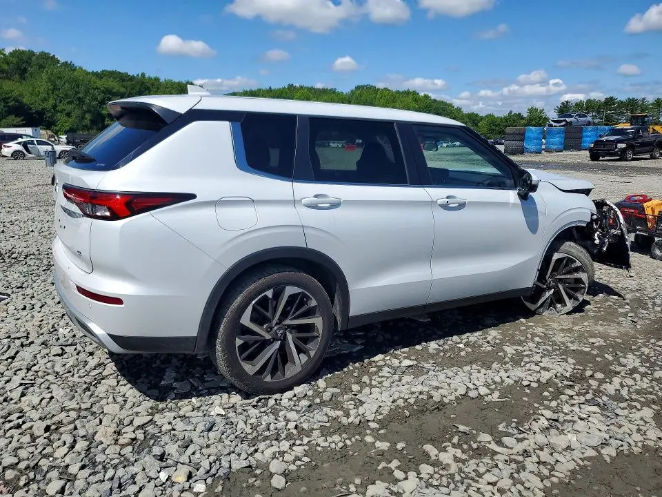 2024 MITSUBISHI OUTLANDER SE  