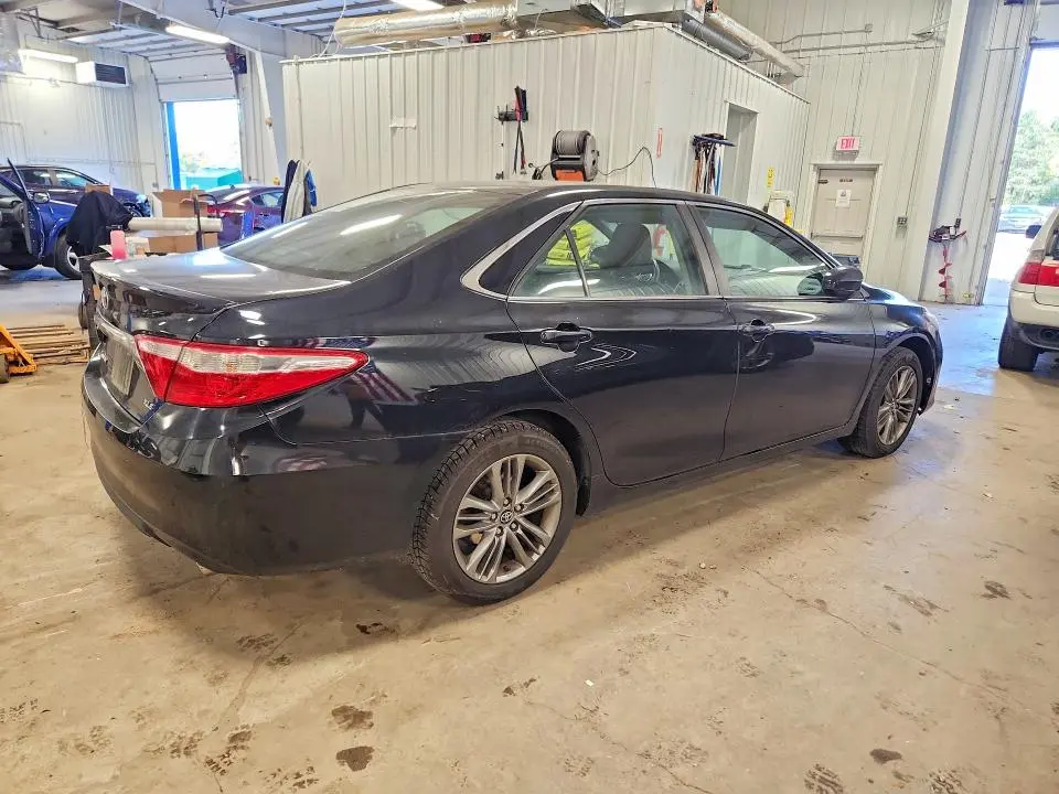 2017 TOYOTA CAMRY SE  