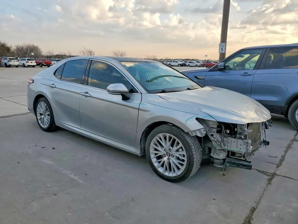 2019 TOYOTA CAMRY XLE  