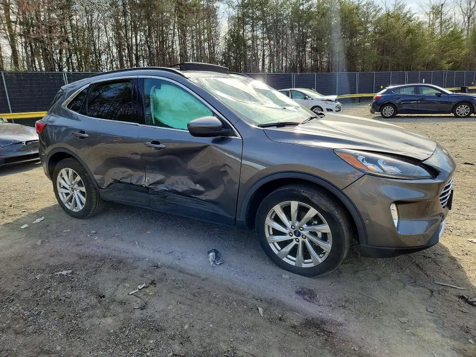 2022 FORD ESCAPE TITANIUM  