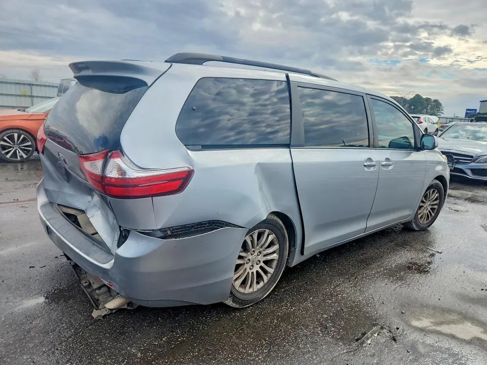2015 TOYOTA SIENNA XLE 8-PASSENGER  