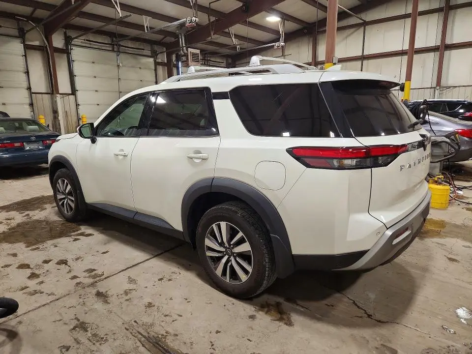2024 NISSAN PATHFINDER SL  