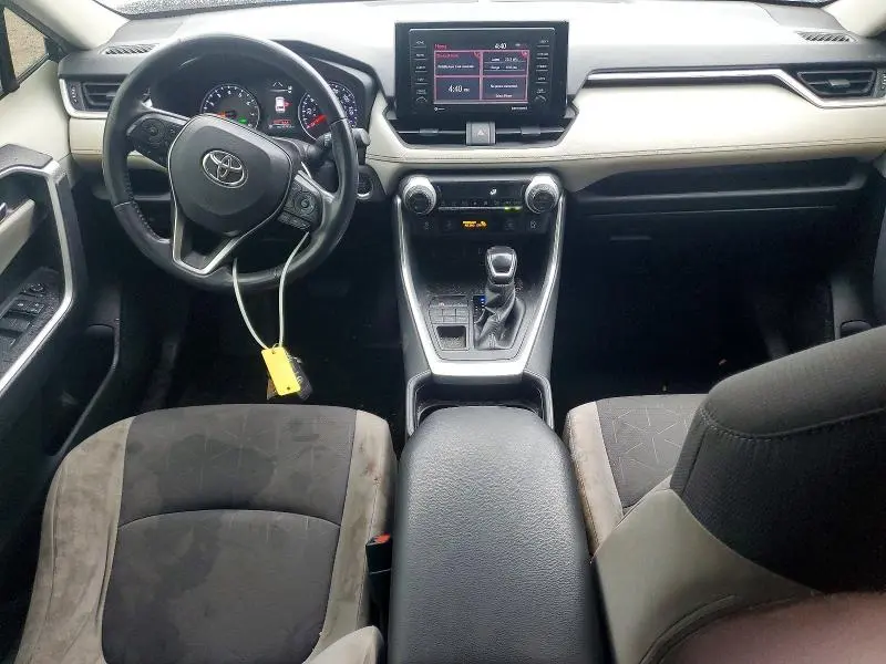 2020 TOYOTA RAV4 XLE  