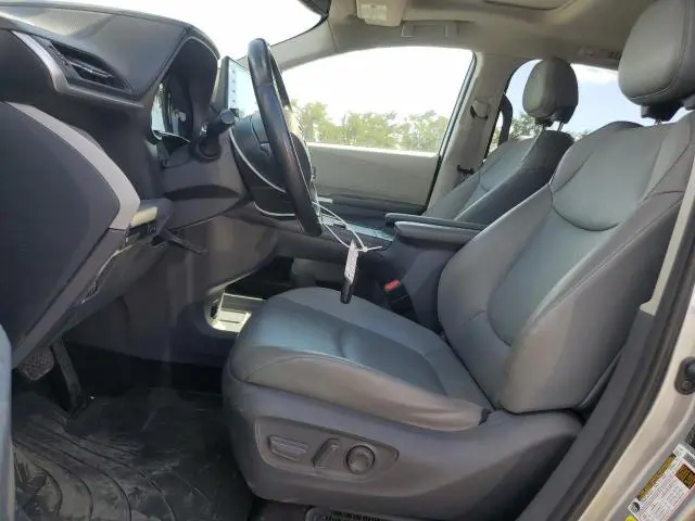 2021 TOYOTA SIENNA XLE  