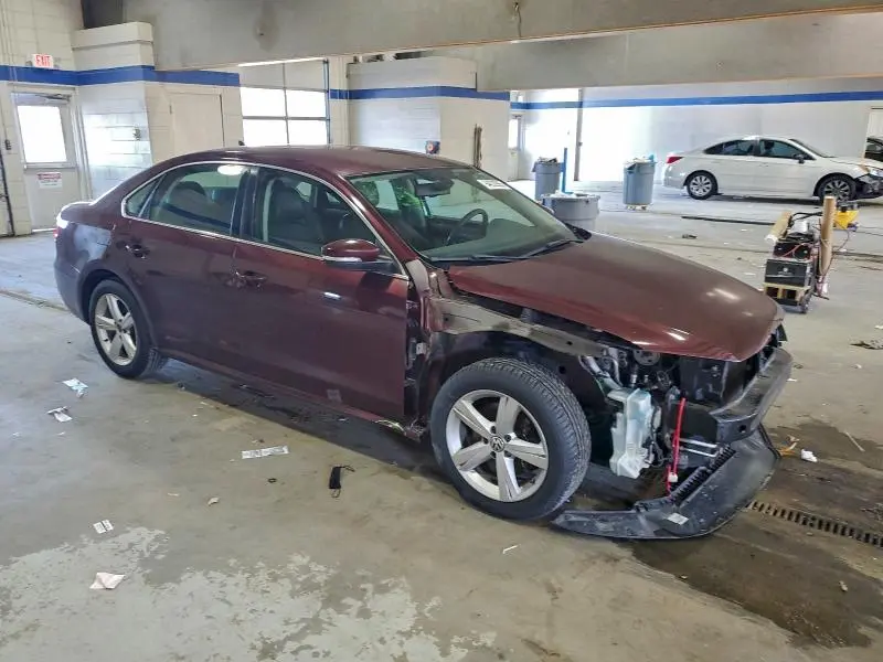 2013 VOLKSWAGEN PASSAT SE  