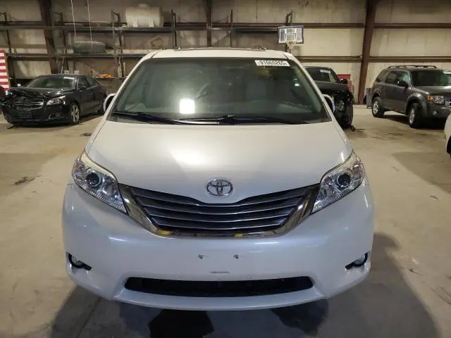 2017 TOYOTA SIENNA XLE  