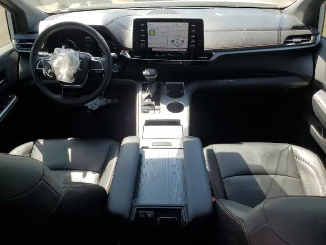 2022 TOYOTA SIENNA XSE  
