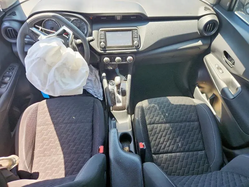 2021 NISSAN KICKS S  
