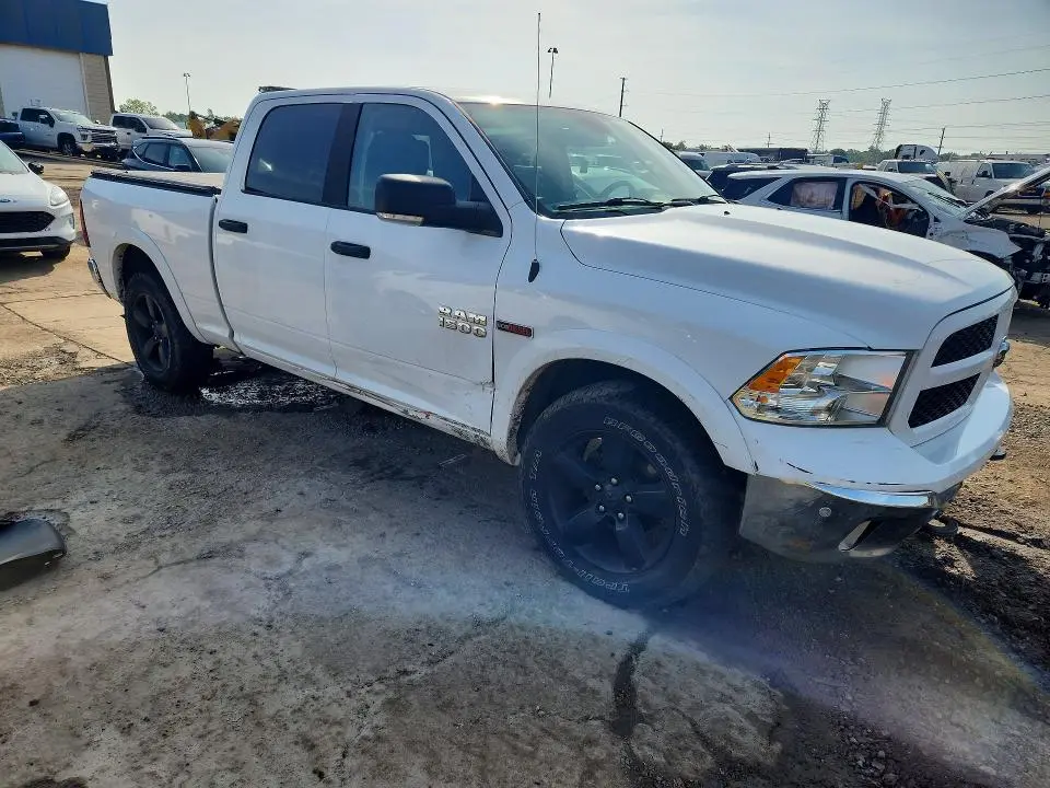 2015 RAM 1500 SLT  