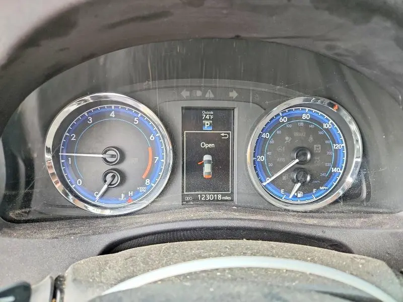 2018 TOYOTA COROLLA SE  