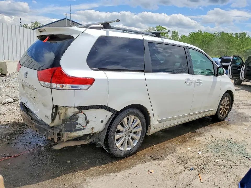 2013 TOYOTA SIENNA LIMITED 7-PASSENGER  