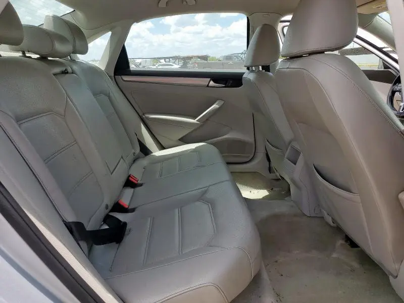 2015 VOLKSWAGEN PASSAT S  