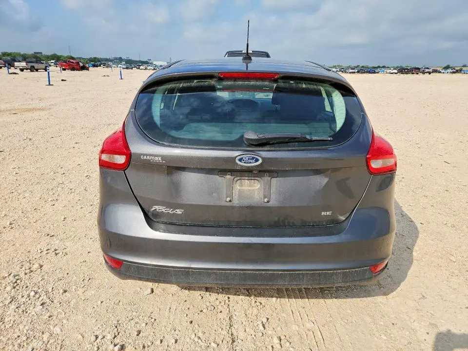 2015 FORD FOCUS SE  