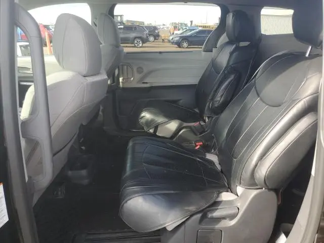 2023 TOYOTA SIENNA LE  