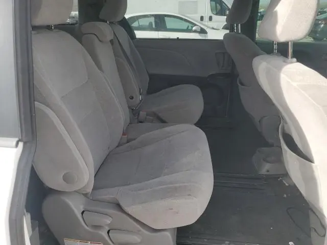 2015 TOYOTA SIENNA LE  