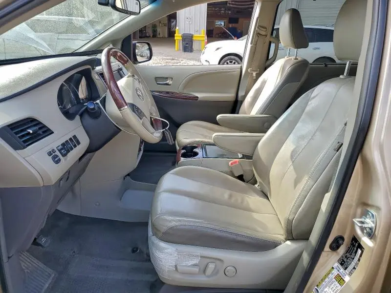 2014 TOYOTA SIENNA XLE  