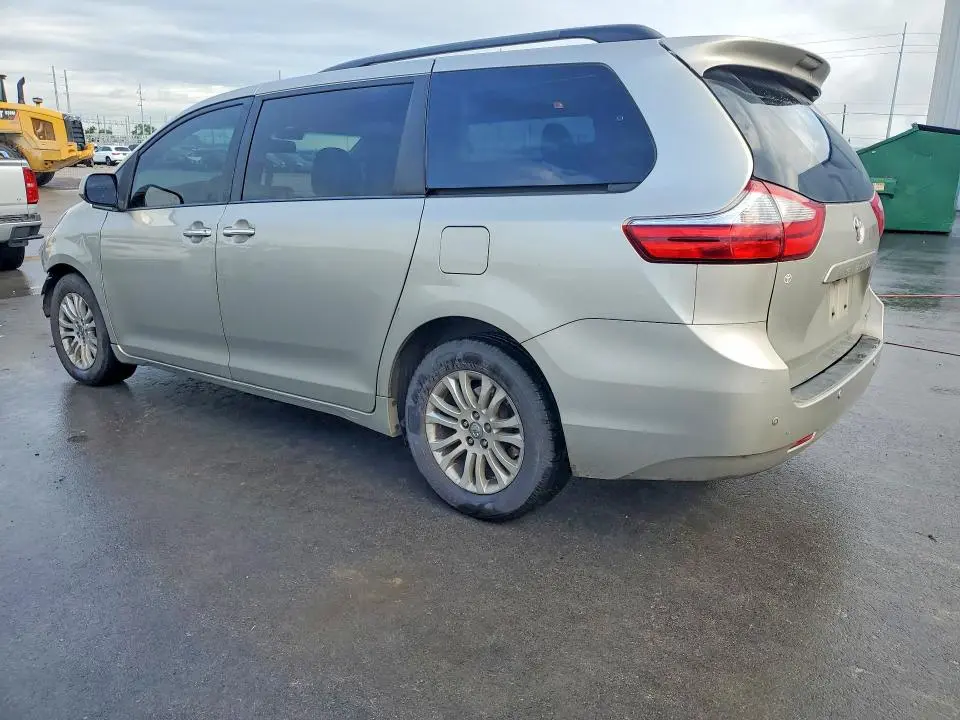 2017 TOYOTA SIENNA XLE 8-PASSENGER  