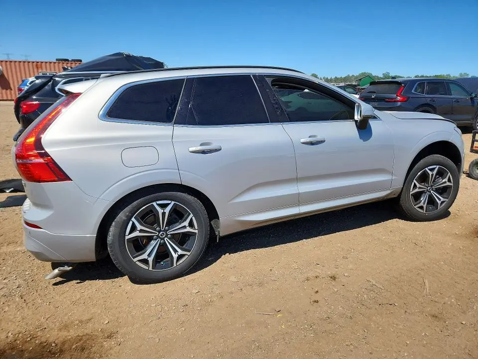 2022 VOLVO XC60 B5 MOMENTUM  