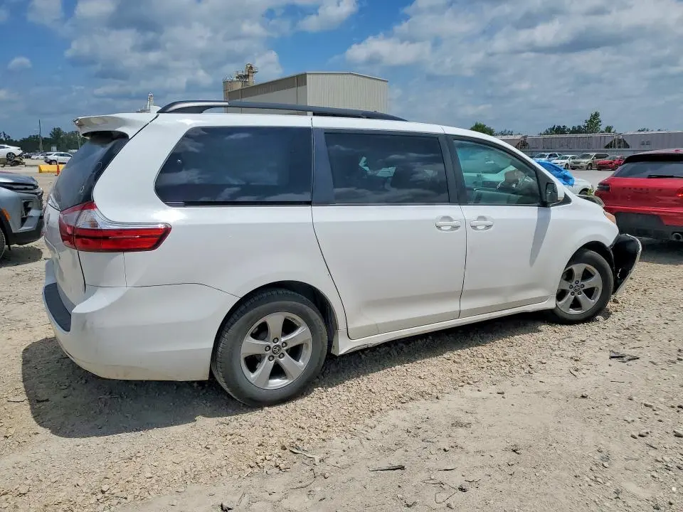 2019 TOYOTA SIENNA LE  