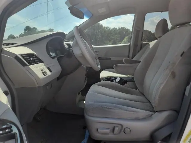 2013 TOYOTA SIENNA LE  