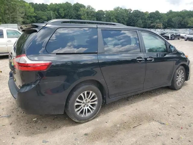 2018 TOYOTA SIENNA XLE  