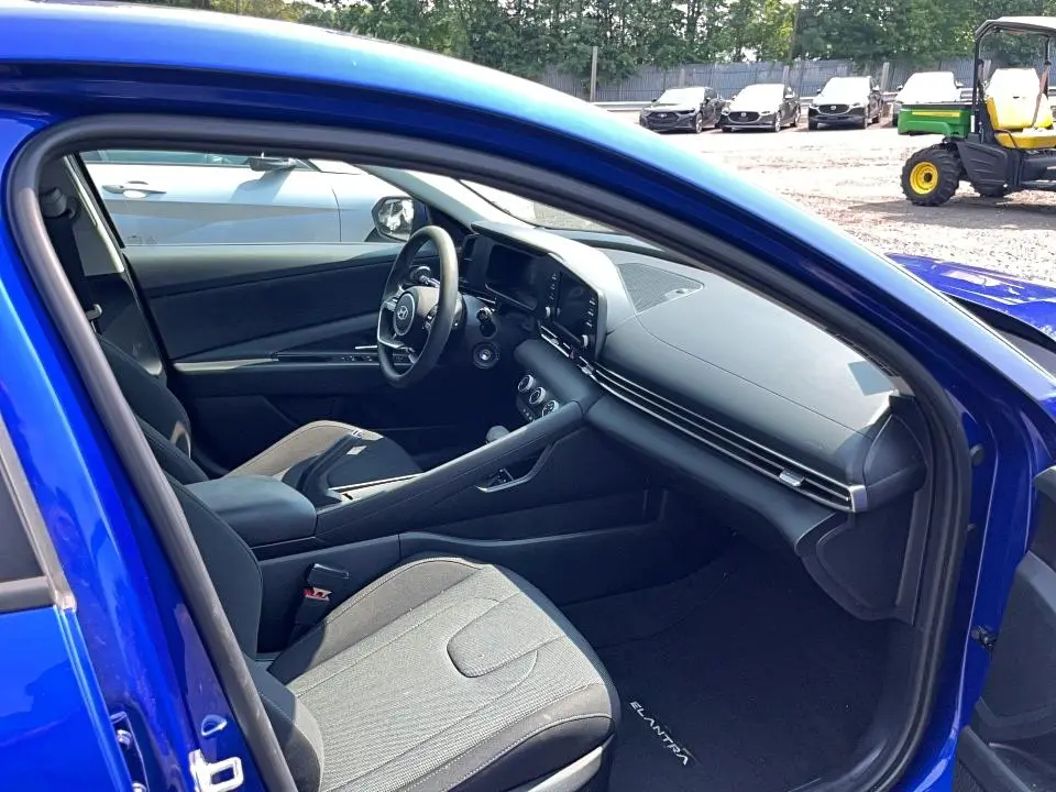 2024 HYUNDAI ELANTRA SE  
