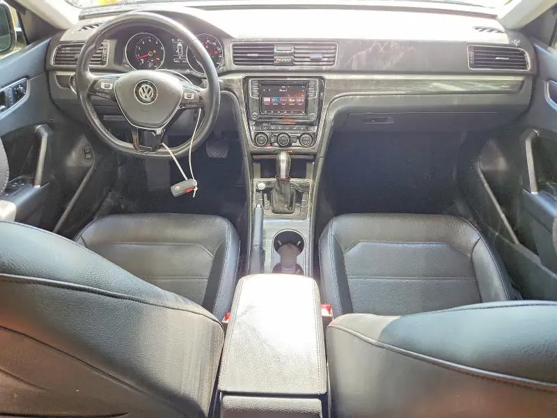 2018 VOLKSWAGEN PASSAT SE  