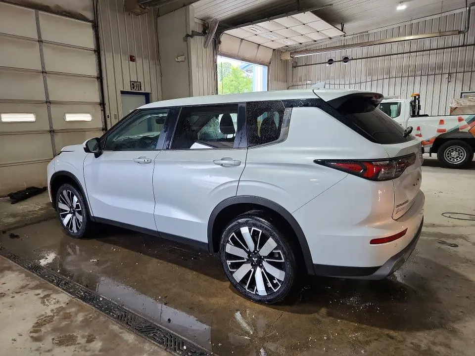 2025 MITSUBISHI OUTLANDER SE  