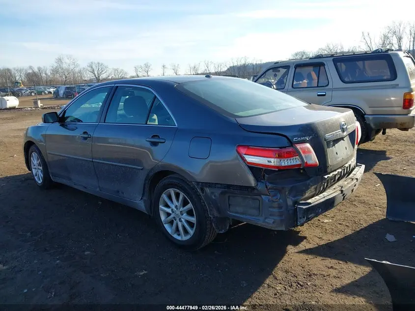 2011 TOYOTA CAMRY XLE
