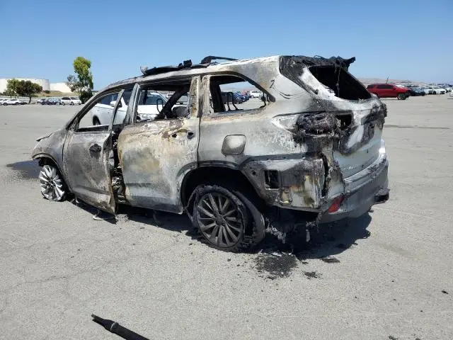 2019 TOYOTA HIGHLANDER SE  