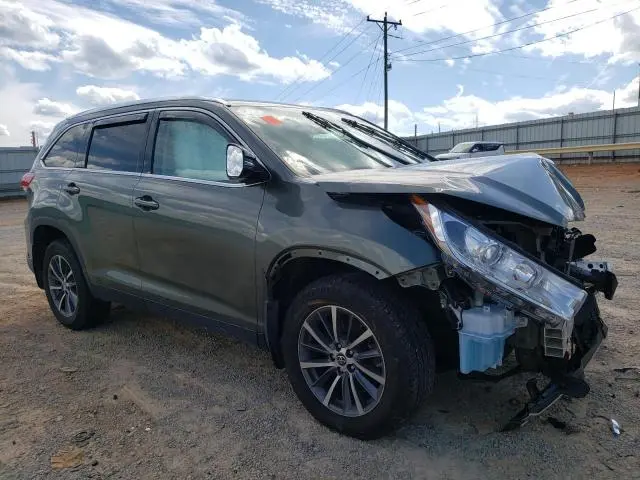 2019 TOYOTA HIGHLANDER SE  