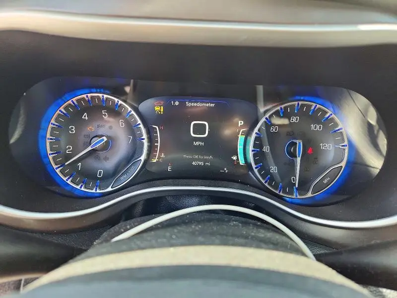 2025 CHRYSLER PACIFICA SELECT  