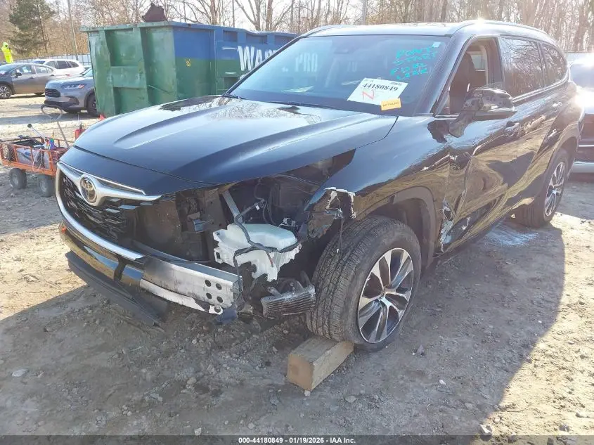 2022 TOYOTA HIGHLANDER XLE