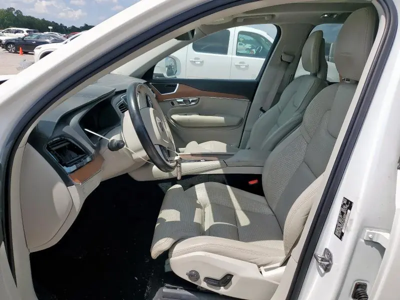 2017 VOLVO XC90 T6  