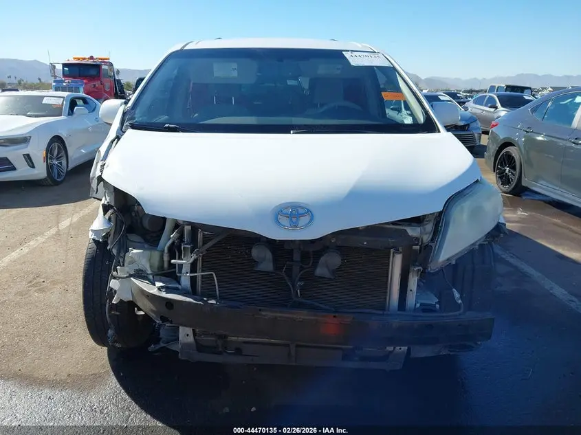 2014 TOYOTA SIENNA LE V6 8 PASSENGER