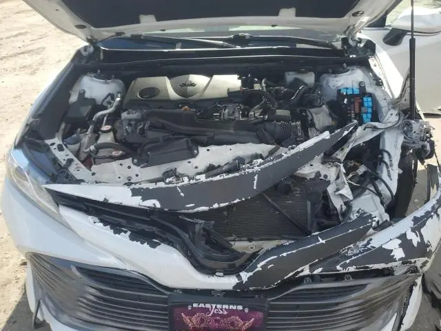 2020 TOYOTA CAMRY XLE  