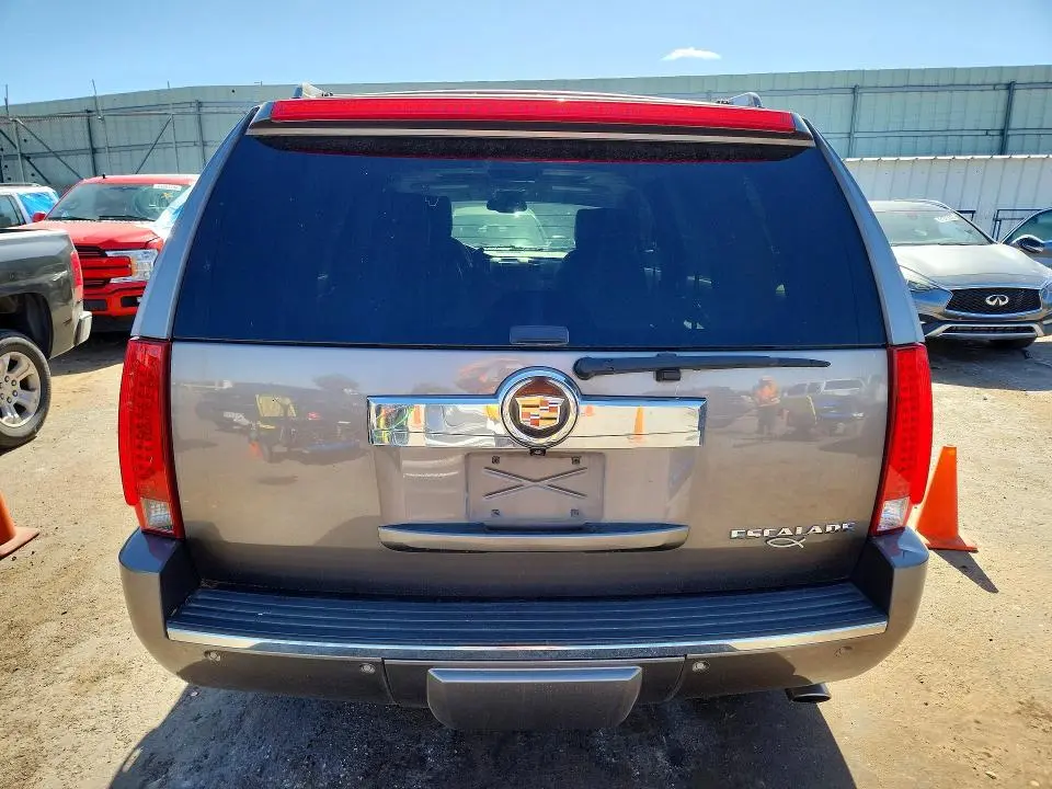 2013 CADILLAC ESCALADE LUXURY  
