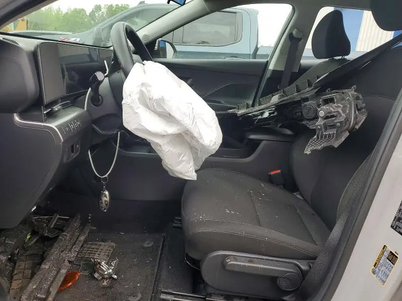 2024 HYUNDAI KONA SE  