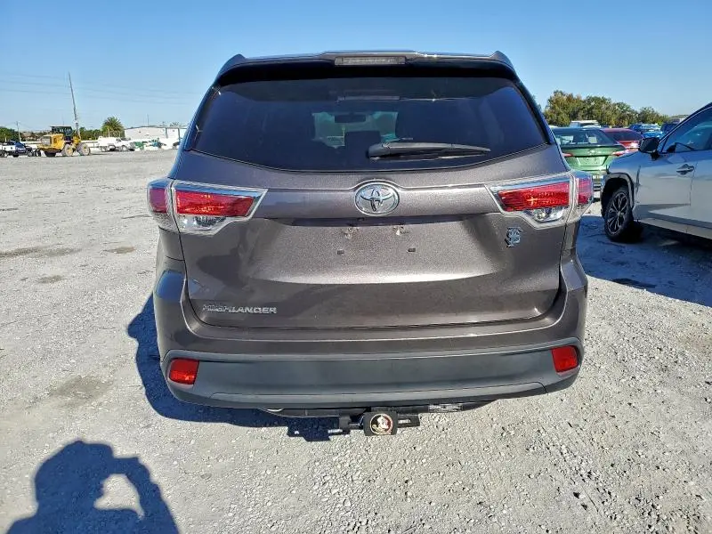 2016 TOYOTA HIGHLANDER LE  