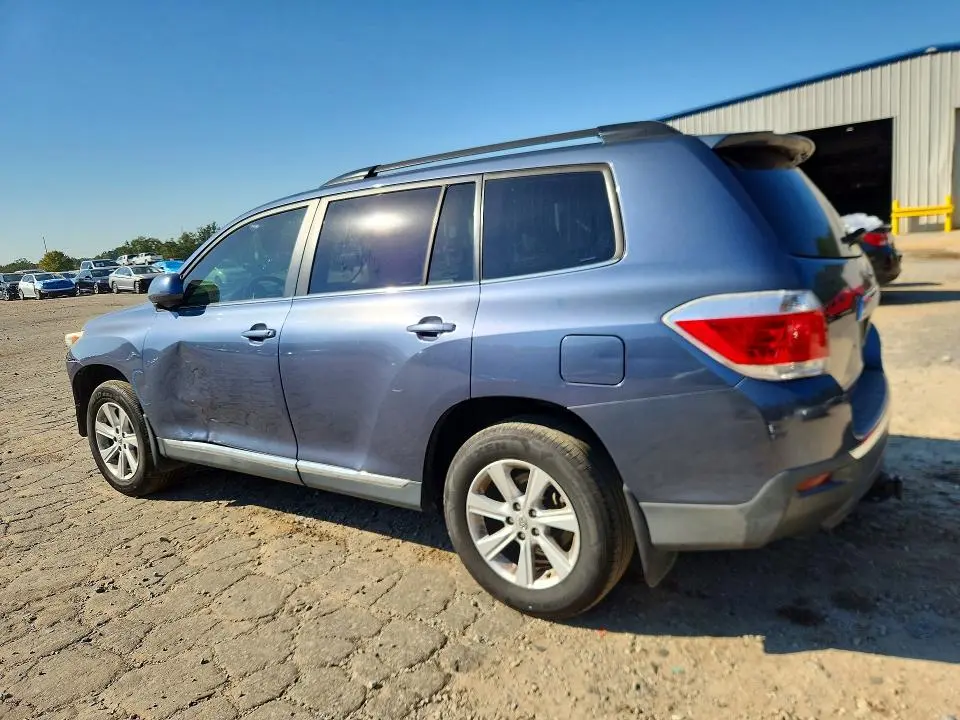 2011 TOYOTA HIGHLANDER SE  