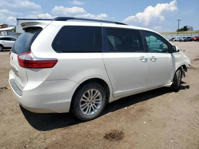 2017 TOYOTA SIENNA XLE  
