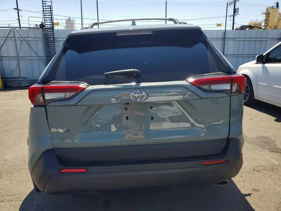 2021 TOYOTA RAV4 XLE  
