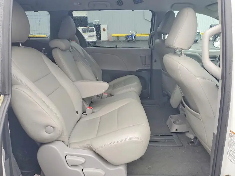 2020 TOYOTA SIENNA LE 8-PASSENGER  