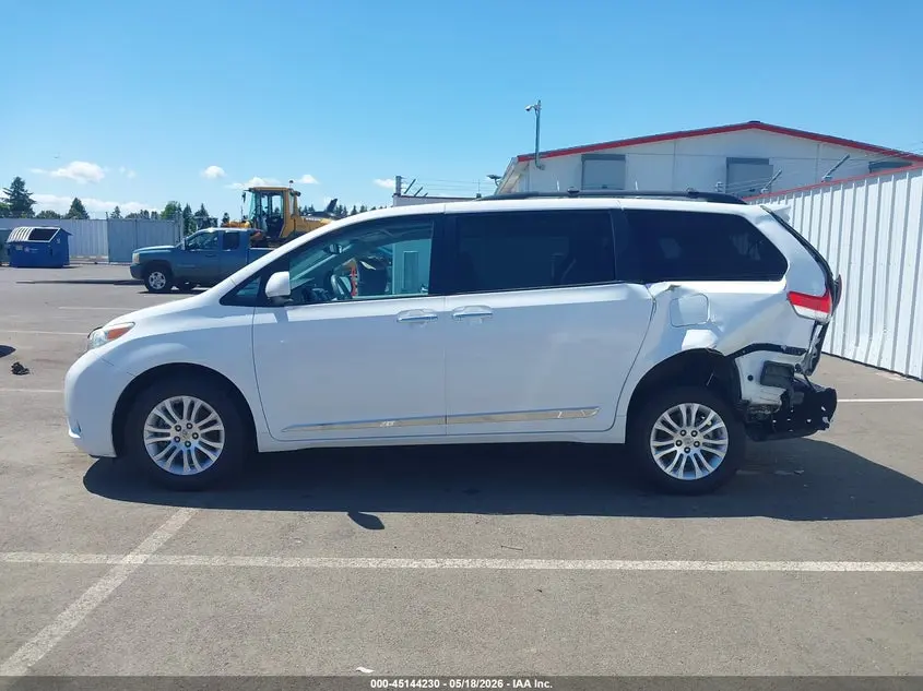 2012 TOYOTA SIENNA XLE V6 8 PASSENGER