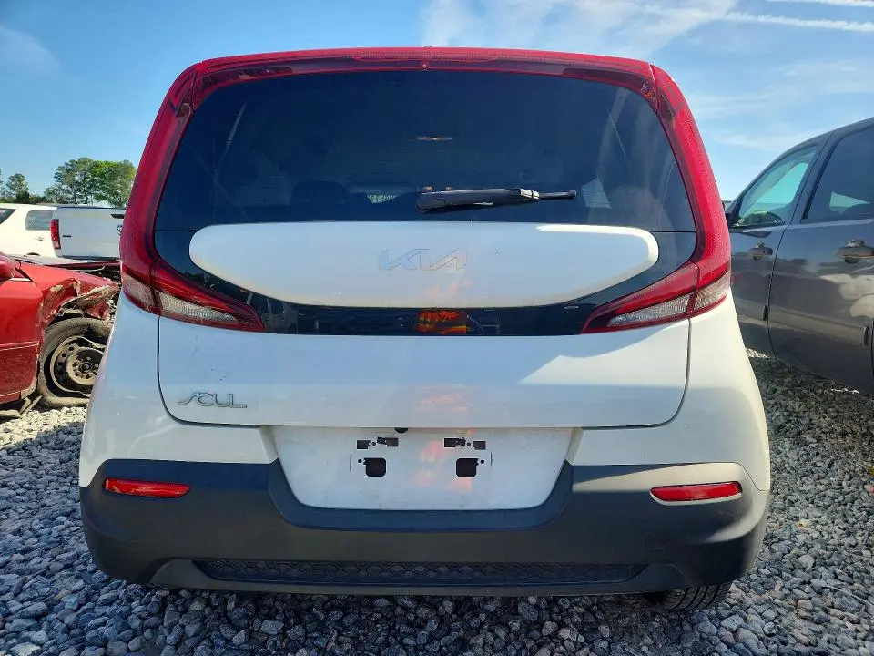 2022 KIA SOUL LX  
